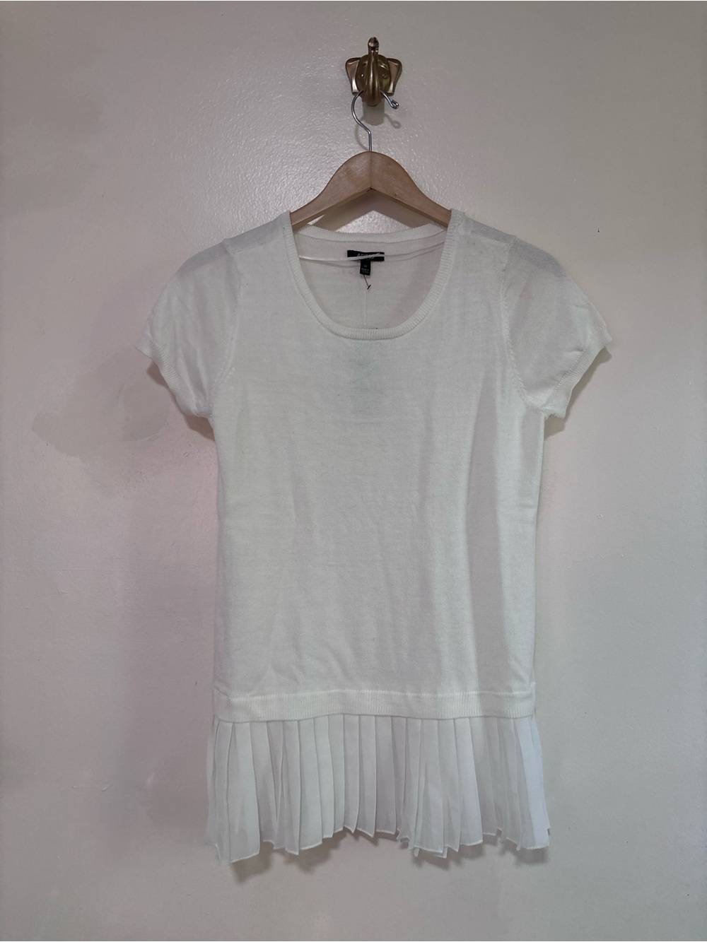 Apt. 9 White Short Sleeve Top with Pleated Hem size M